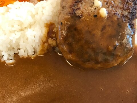 ハンバーグのせカレー